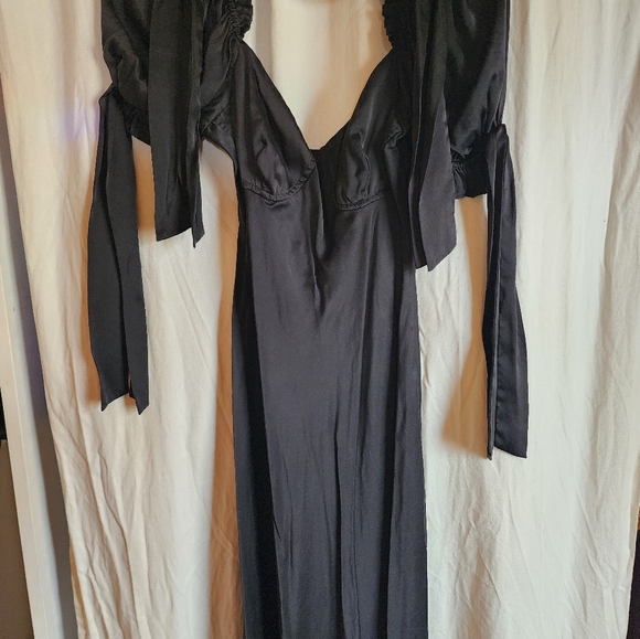 Selkie Black Elegant Evening Dress - Picture 4 of 6